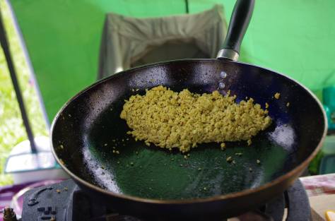 Frying scrambled tofu